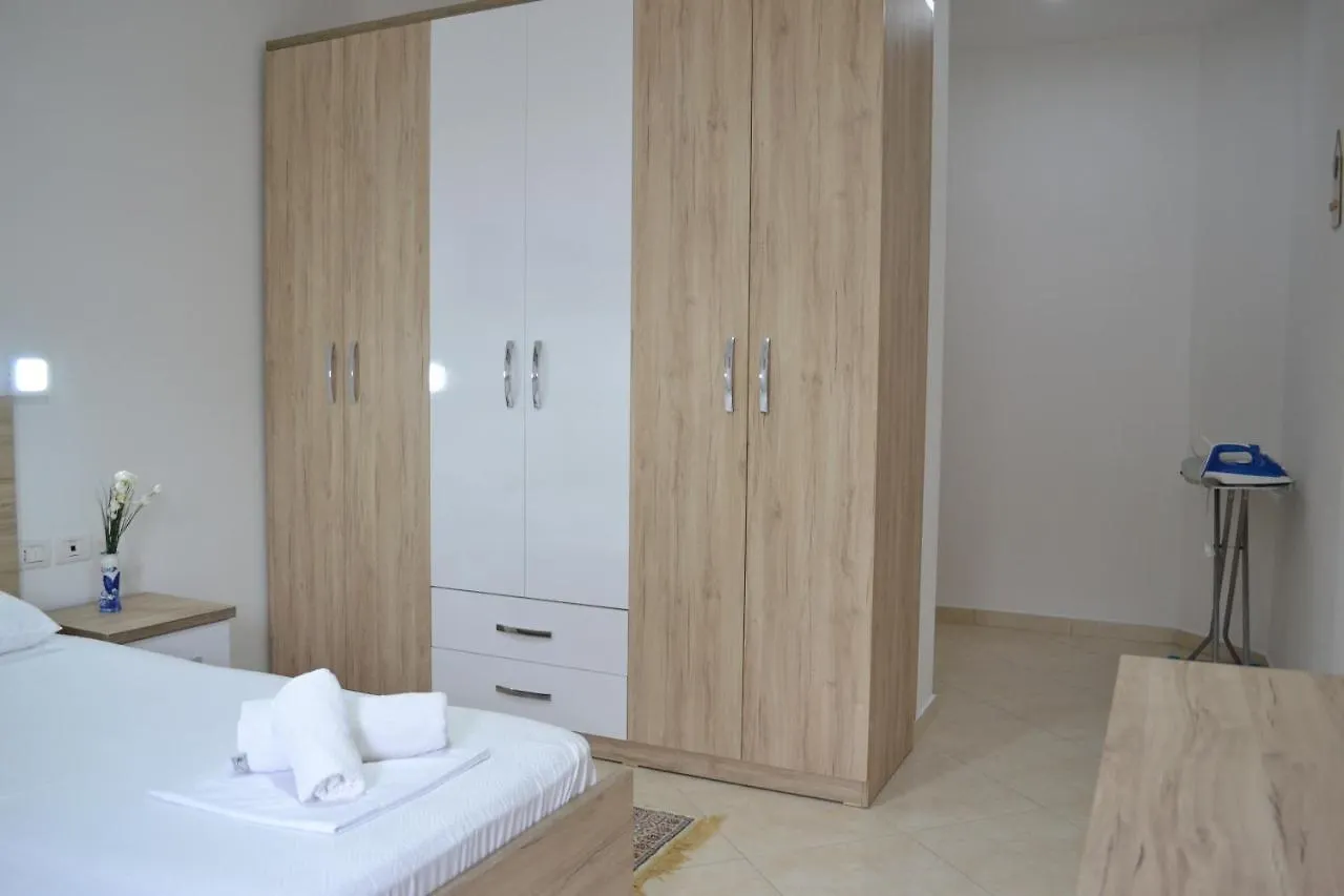 Flowers & Green 2 Bedrooms Apartment & Box Garage Vlorë