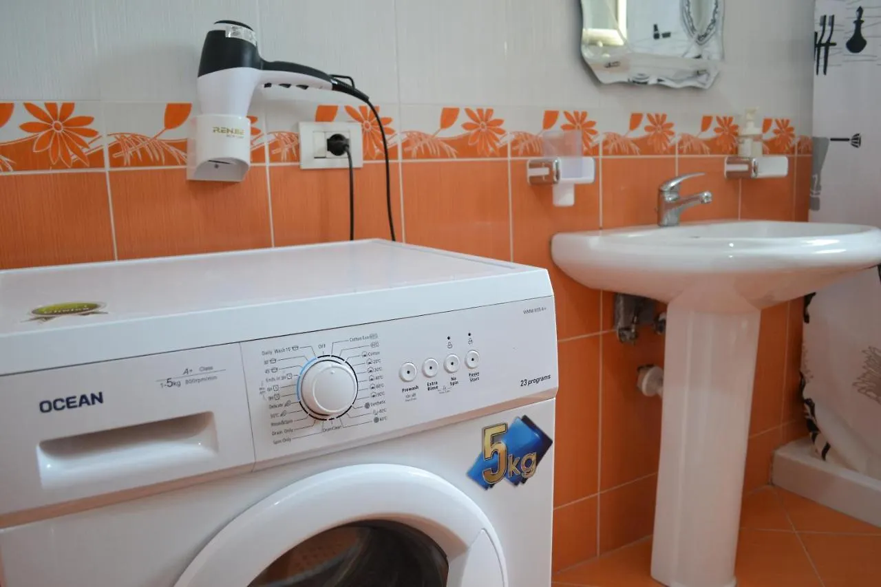 Flowers & Green 2 Bedrooms Apartment & Box Garage Vlorë Albanien