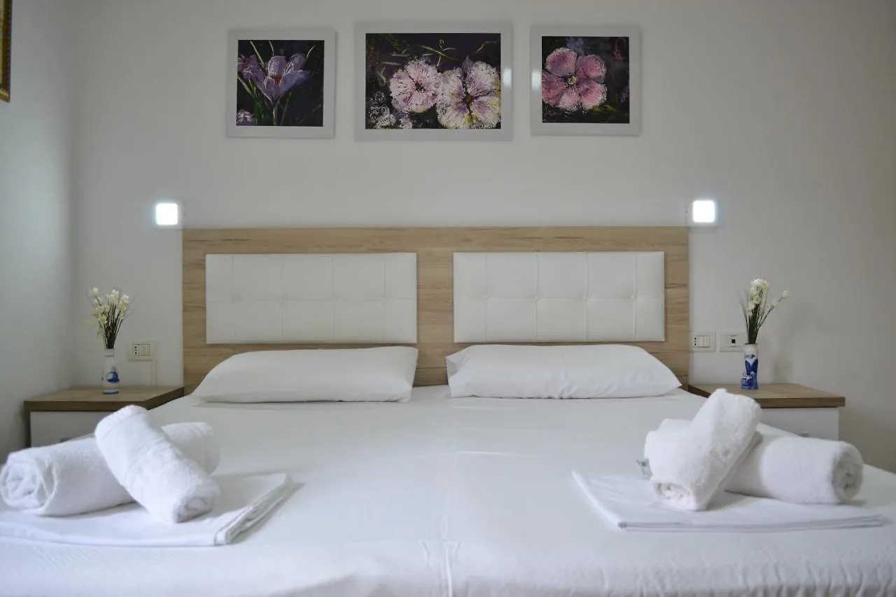 Flowers & Green 2 Bedrooms Apartment & Box Garage Vlorë