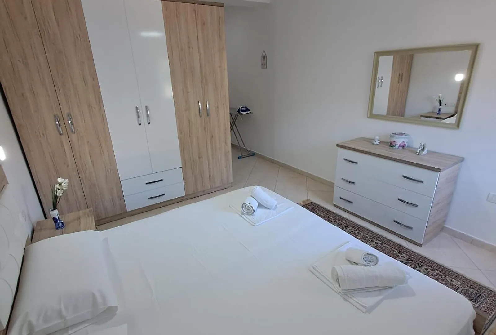 Flowers & Green 2 Bedrooms Apartment & Box Garage Vlorë Albanien
